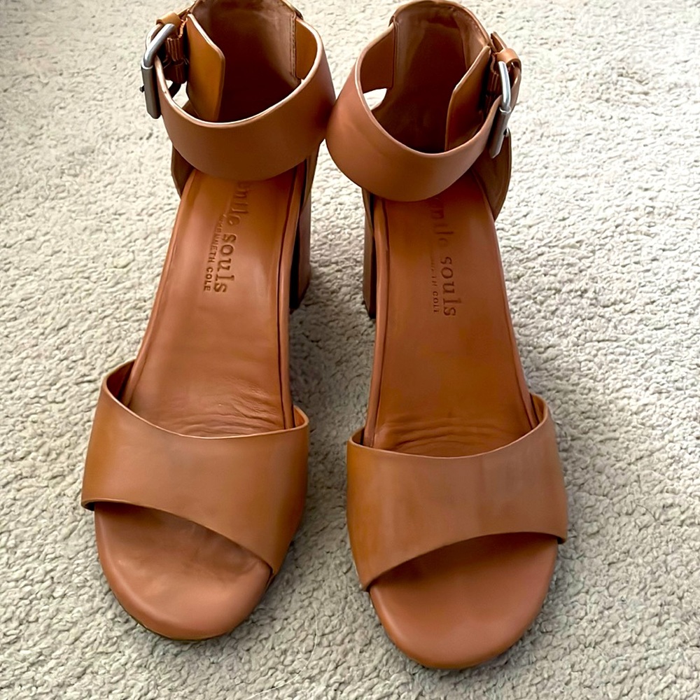 Gentle Souls by Kenneth Cole Tan Heel Sandals Size 8